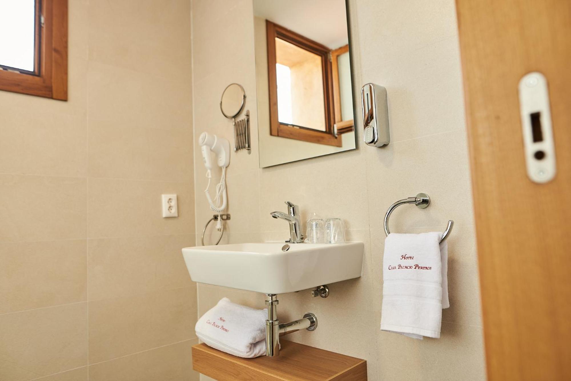 Hotel Casa Palacio Pereros Caceres Luaran gambar